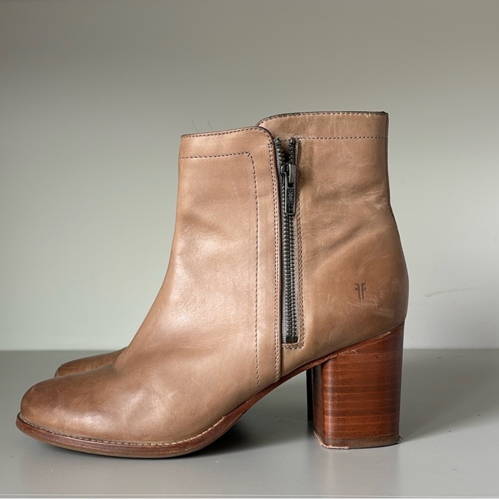 Frye Addie Double Zip Boot Size 9.5 B